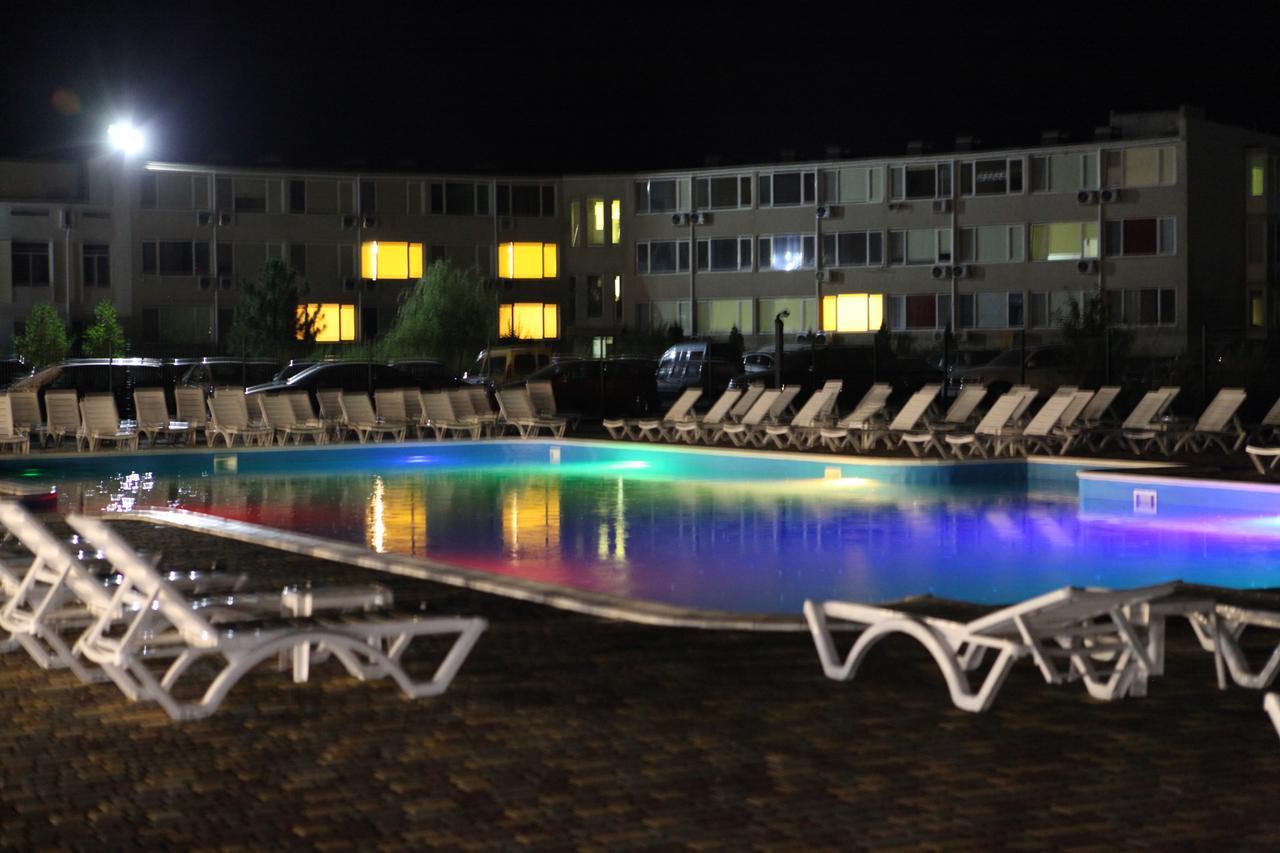 Hotel Promenad زاتوكا المظهر الخارجي الصورة