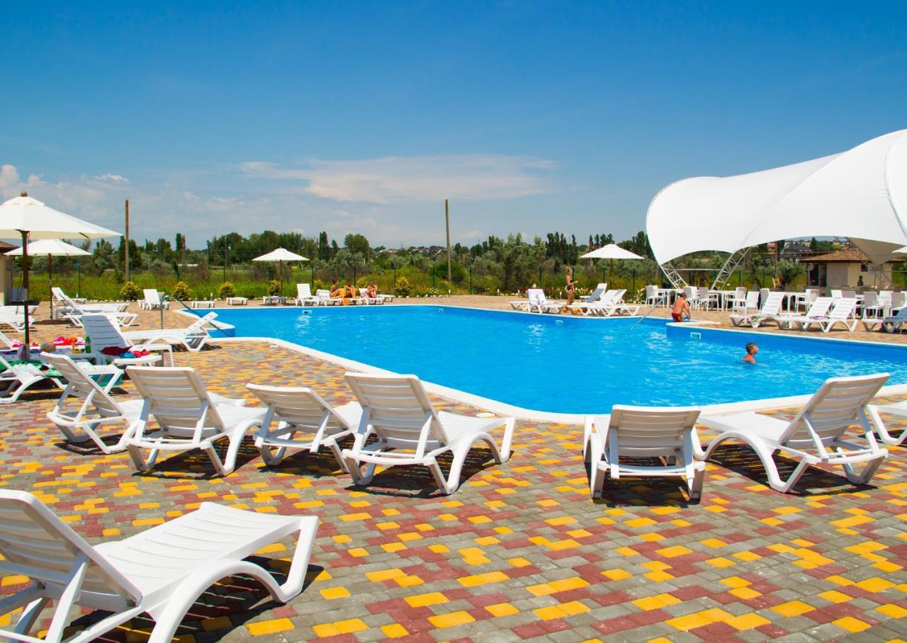 Hotel Promenad زاتوكا المظهر الخارجي الصورة