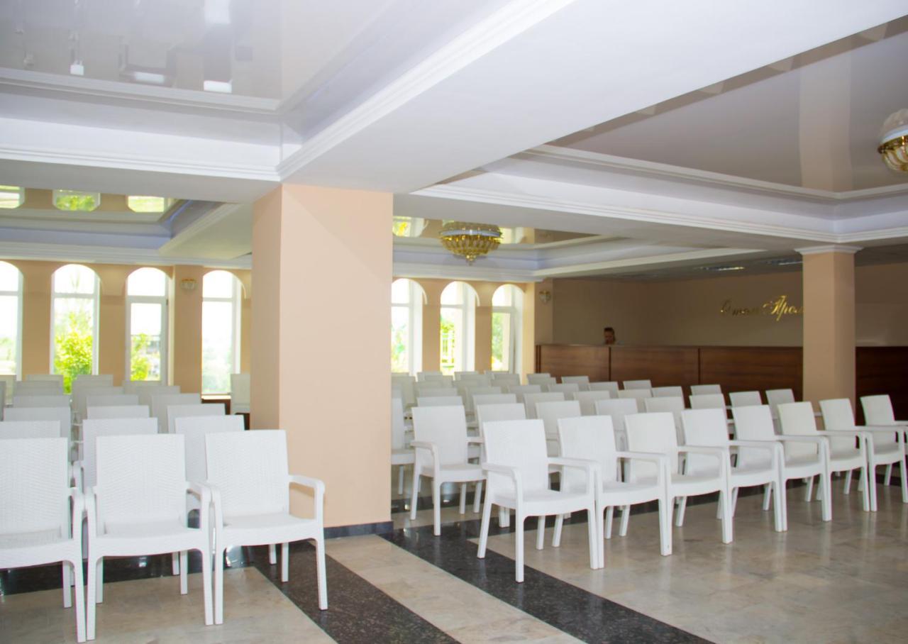 Hotel Promenad زاتوكا المظهر الخارجي الصورة