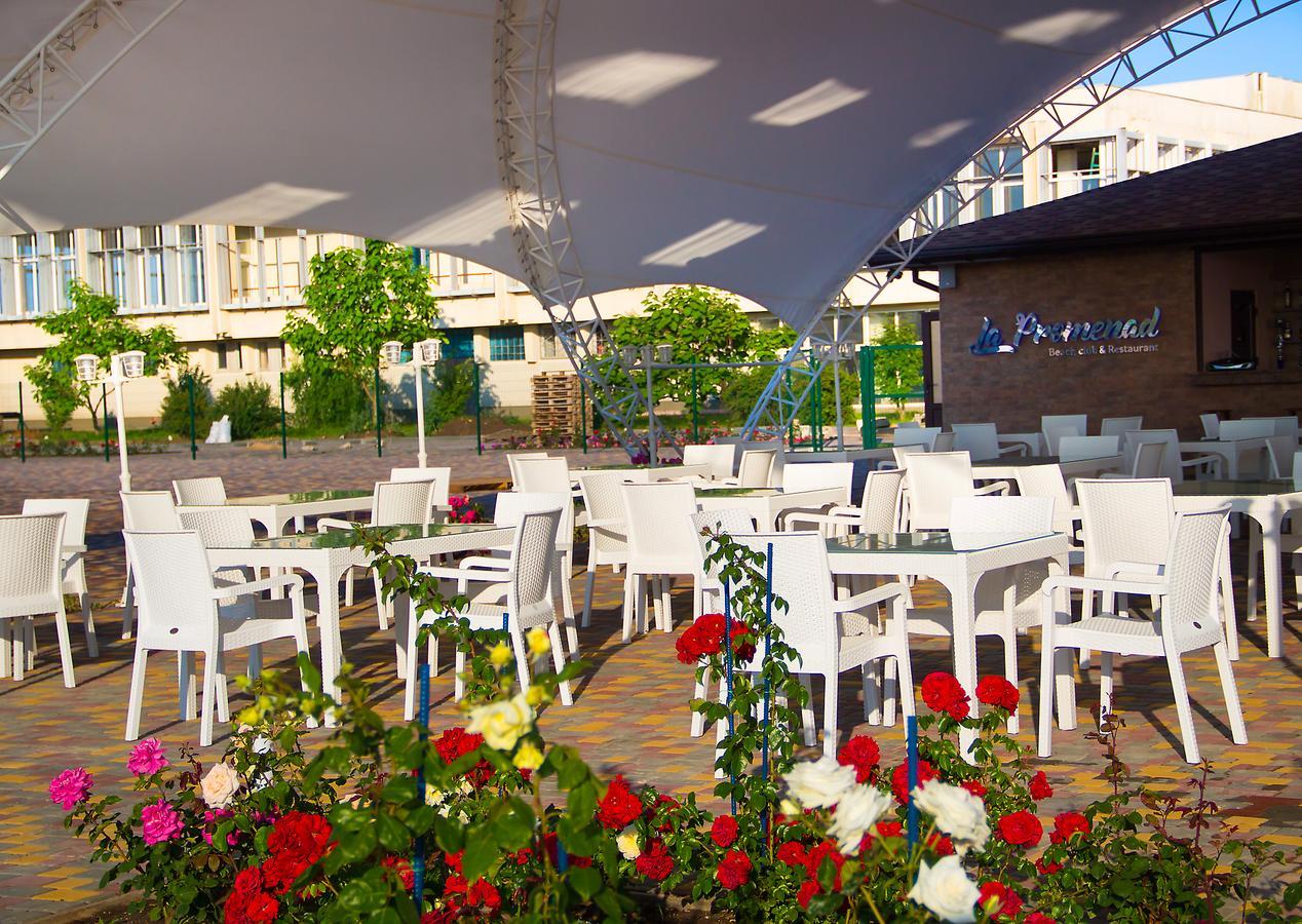 Hotel Promenad زاتوكا المظهر الخارجي الصورة