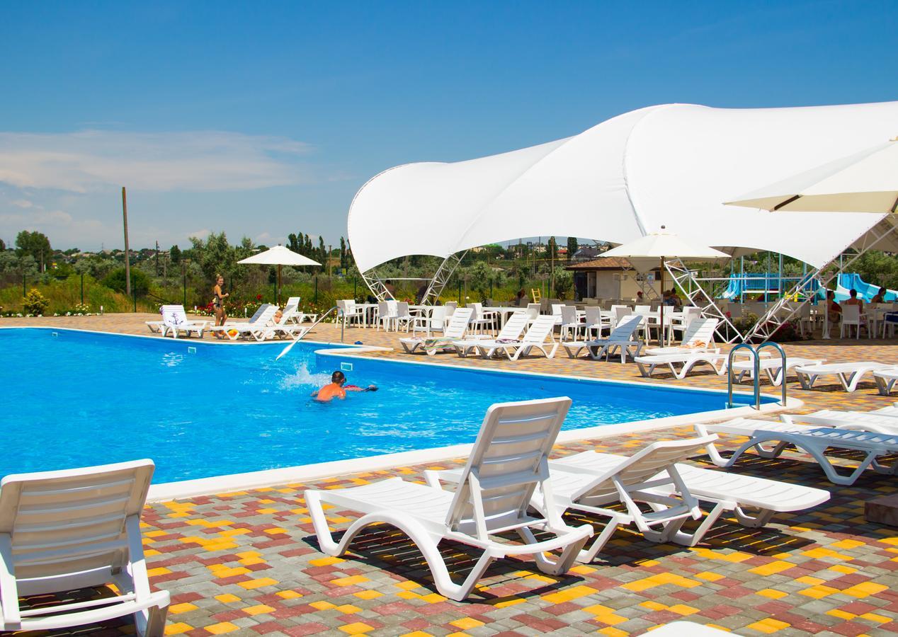Hotel Promenad زاتوكا المظهر الخارجي الصورة