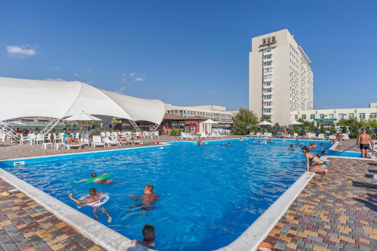 Hotel Promenad زاتوكا المظهر الخارجي الصورة